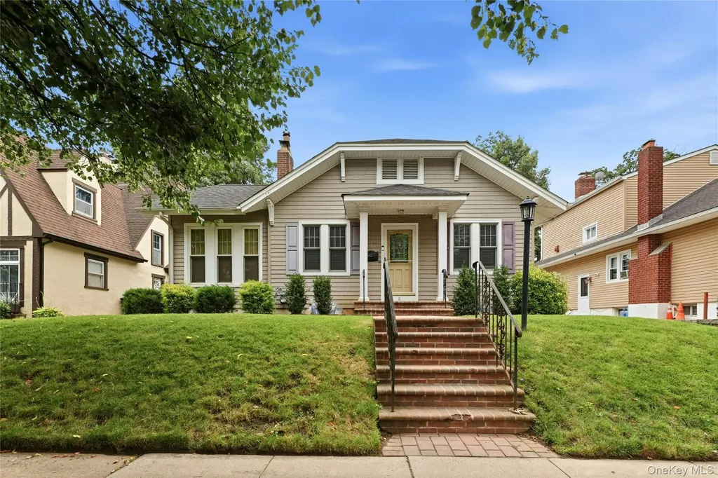 16 Superior Road Bellerose Village NY 11001