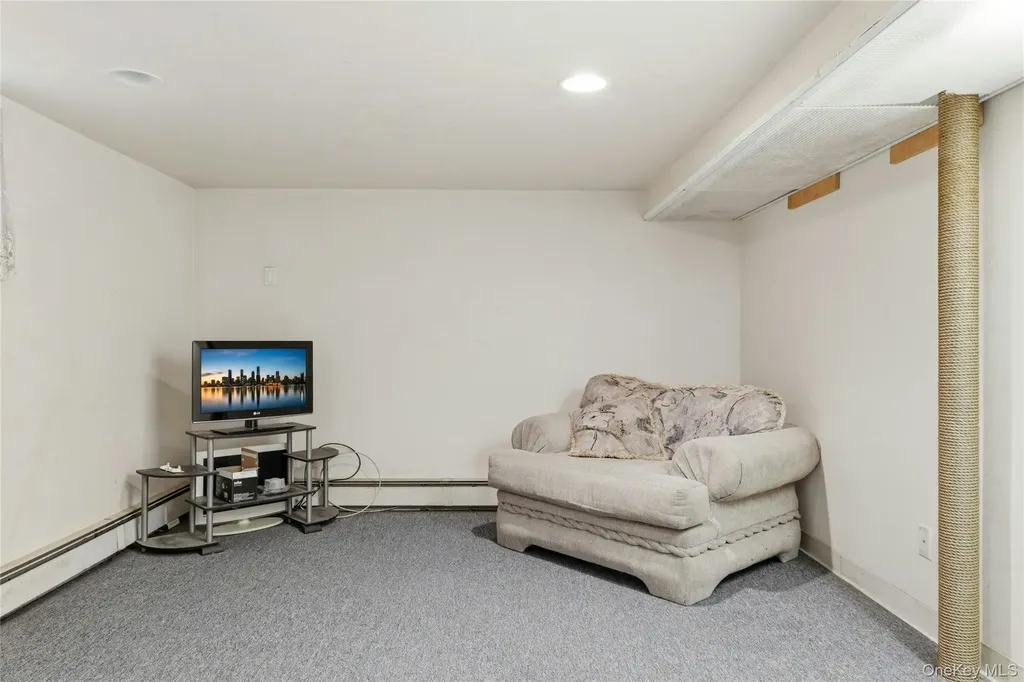 16 Superior Road Bellerose Village NY 11001