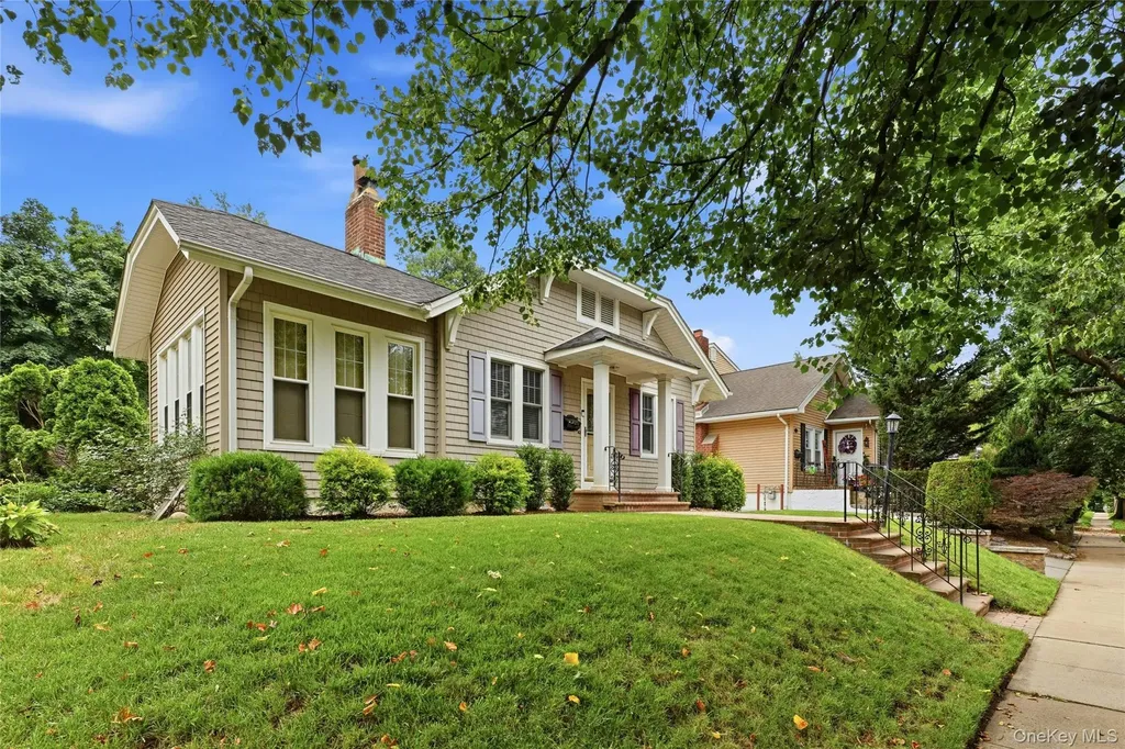 16 Superior Road Bellerose Village NY 11001