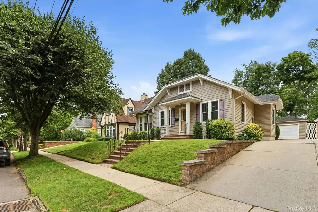 16 Superior Road Bellerose Village NY 11001