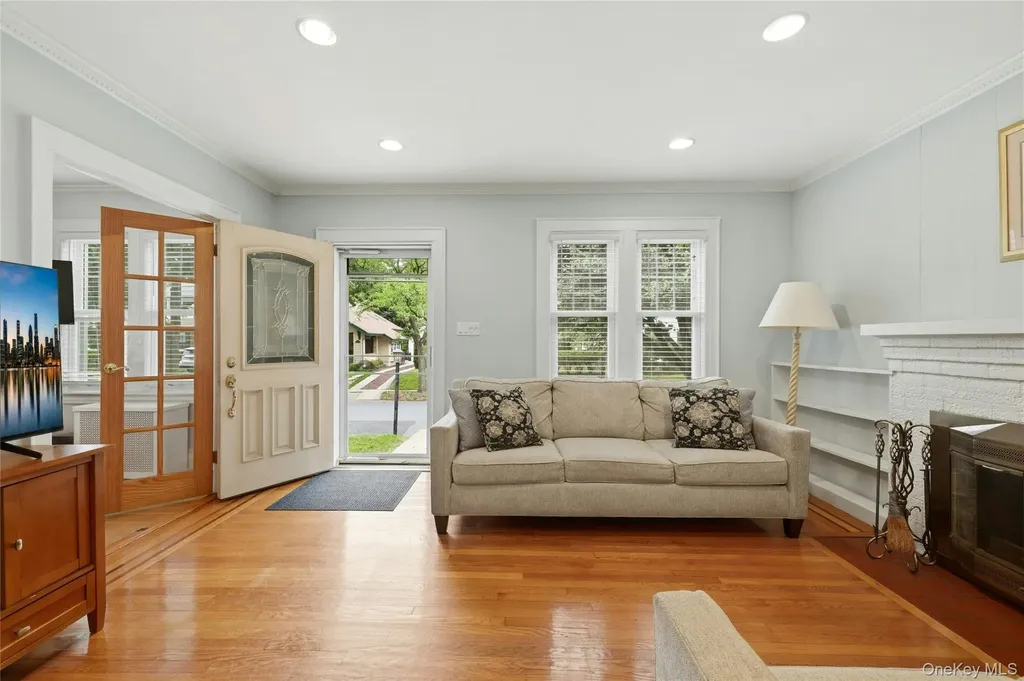 16 Superior Road Bellerose Village NY 11001