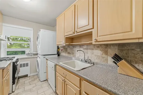 836 N Broadway Yonkers NY 10701