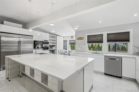 31 Sutton Hill Lane Manhasset Hills NY 11040