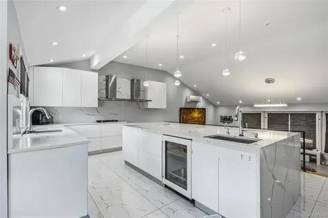 31 Sutton Hill Lane Manhasset Hills NY 11040