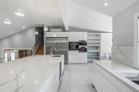 31 Sutton Hill Lane Manhasset Hills NY 11040
