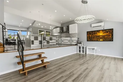 31 Sutton Hill Lane Manhasset Hills NY 11040