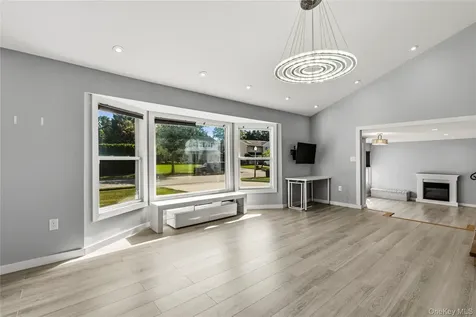 31 Sutton Hill Lane Manhasset Hills NY 11040