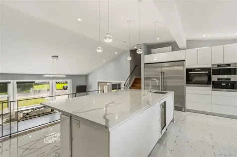 31 Sutton Hill Lane Manhasset Hills NY 11040