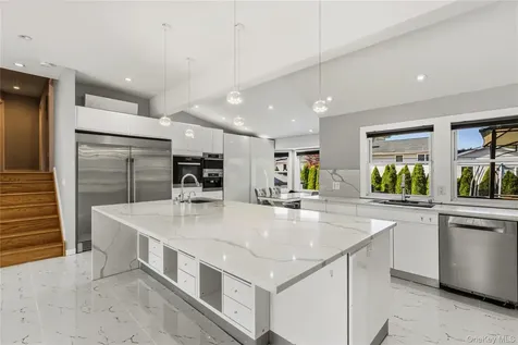 31 Sutton Hill Lane Manhasset Hills NY 11040