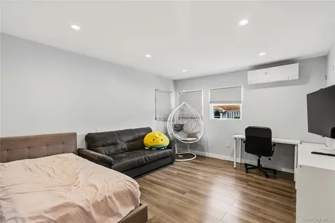 31 Sutton Hill Lane Manhasset Hills NY 11040