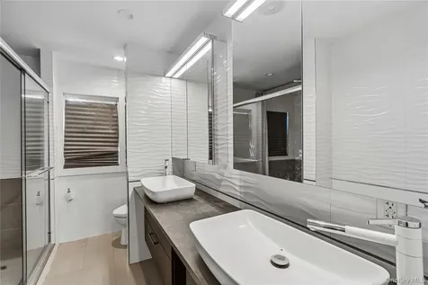 31 Sutton Hill Lane Manhasset Hills NY 11040