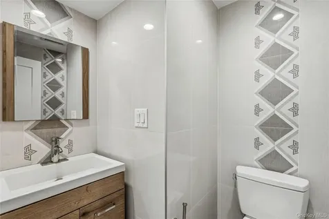 31 Sutton Hill Lane Manhasset Hills NY 11040