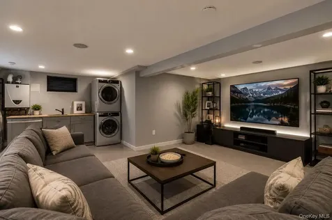 31 Sutton Hill Lane Manhasset Hills NY 11040