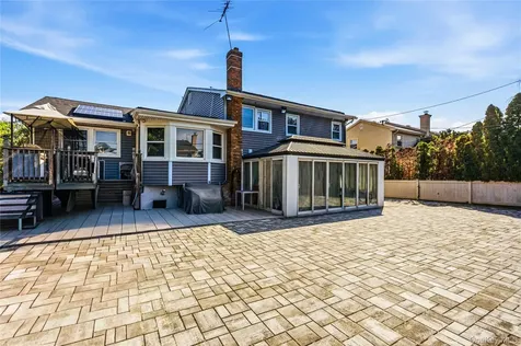 31 Sutton Hill Lane Manhasset Hills NY 11040