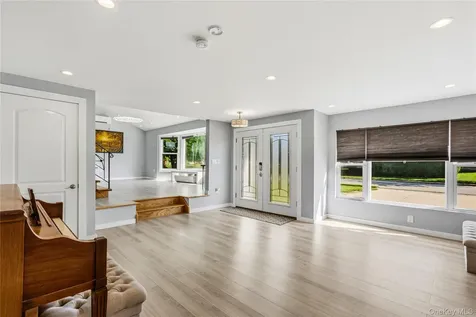 31 Sutton Hill Lane Manhasset Hills NY 11040