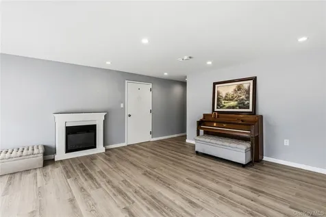 31 Sutton Hill Lane Manhasset Hills NY 11040