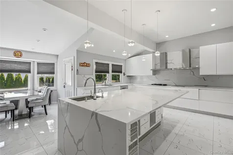 31 Sutton Hill Lane Manhasset Hills NY 11040