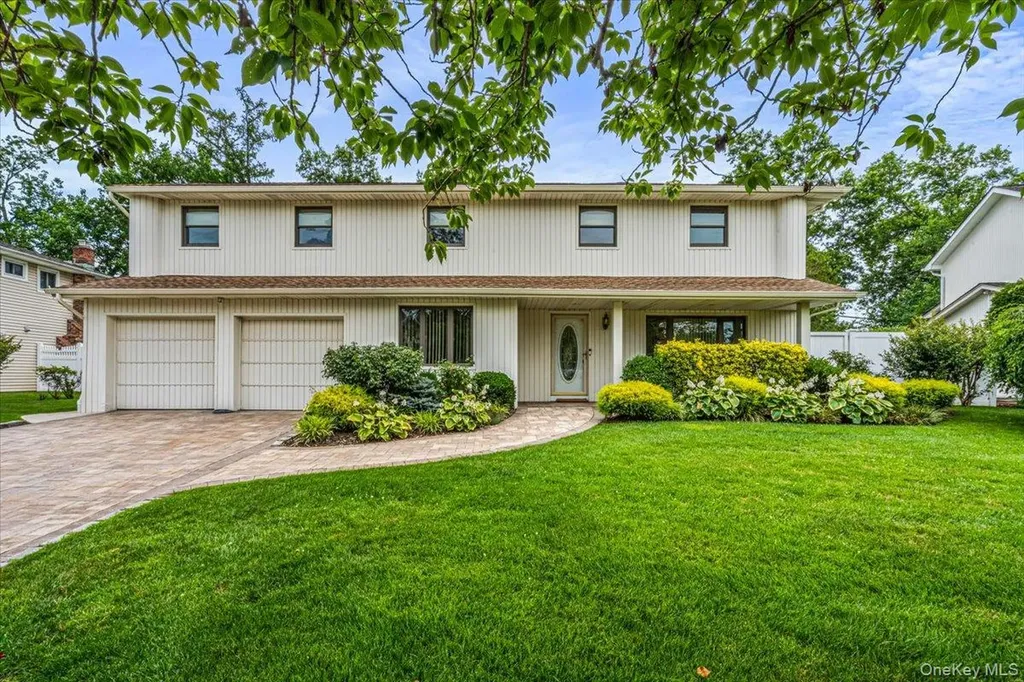 10 Clemson Lane Woodbury NY 11797