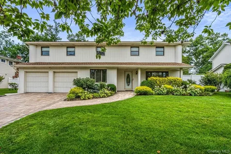 10 Clemson Lane Woodbury NY 11797