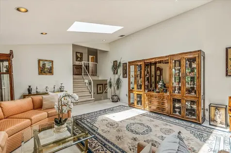 10 Clemson Lane Woodbury NY 11797