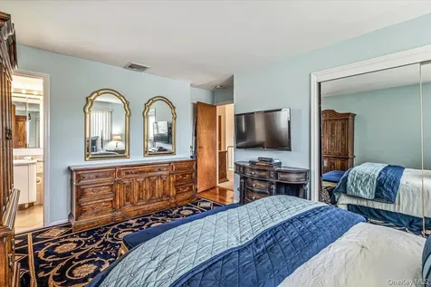 10 Clemson Lane Woodbury NY 11797