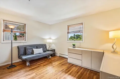 10 Clemson Lane Woodbury NY 11797