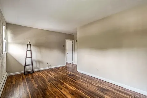 10 Clemson Lane Woodbury NY 11797