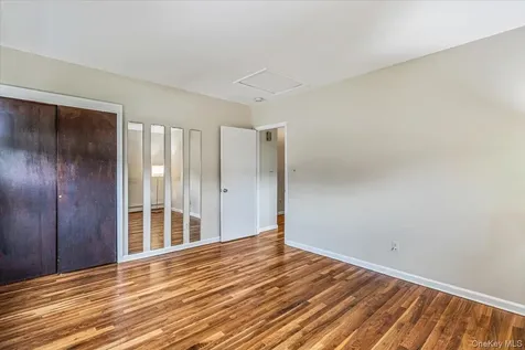 10 Clemson Lane Woodbury NY 11797