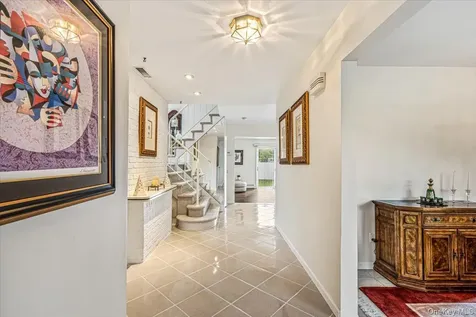 10 Clemson Lane Woodbury NY 11797