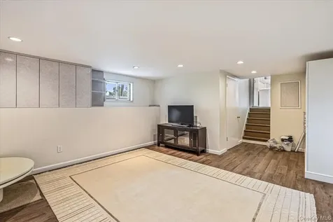10 Clemson Lane Woodbury NY 11797