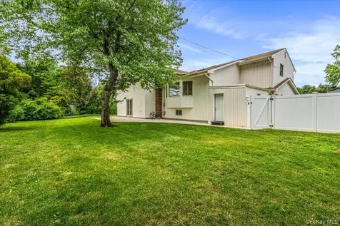 10 Clemson Lane Woodbury NY 11797