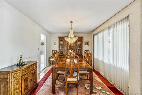 10 Clemson Lane Woodbury NY 11797