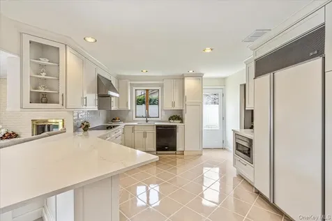 10 Clemson Lane Woodbury NY 11797