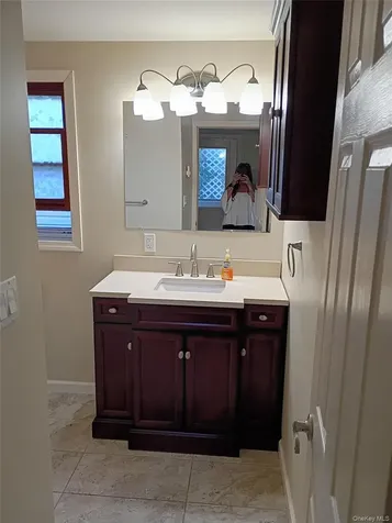 89 Village Circle W Manorville NY 11949