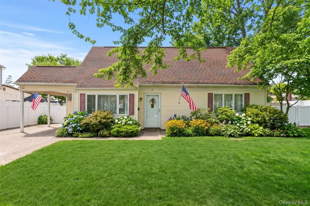 4 Erlwein Court Massapequa NY 11758
