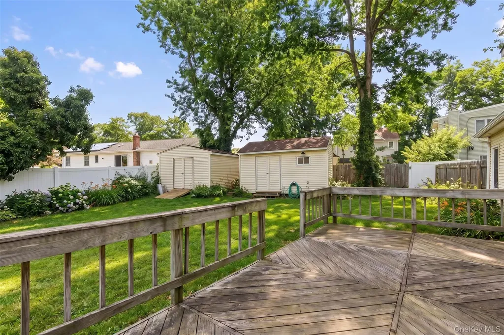 4 Erlwein Court Massapequa NY 11758