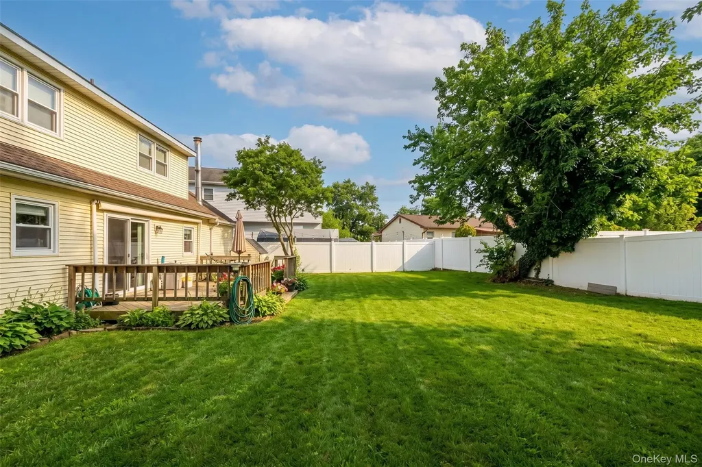 4 Erlwein Court Massapequa NY 11758