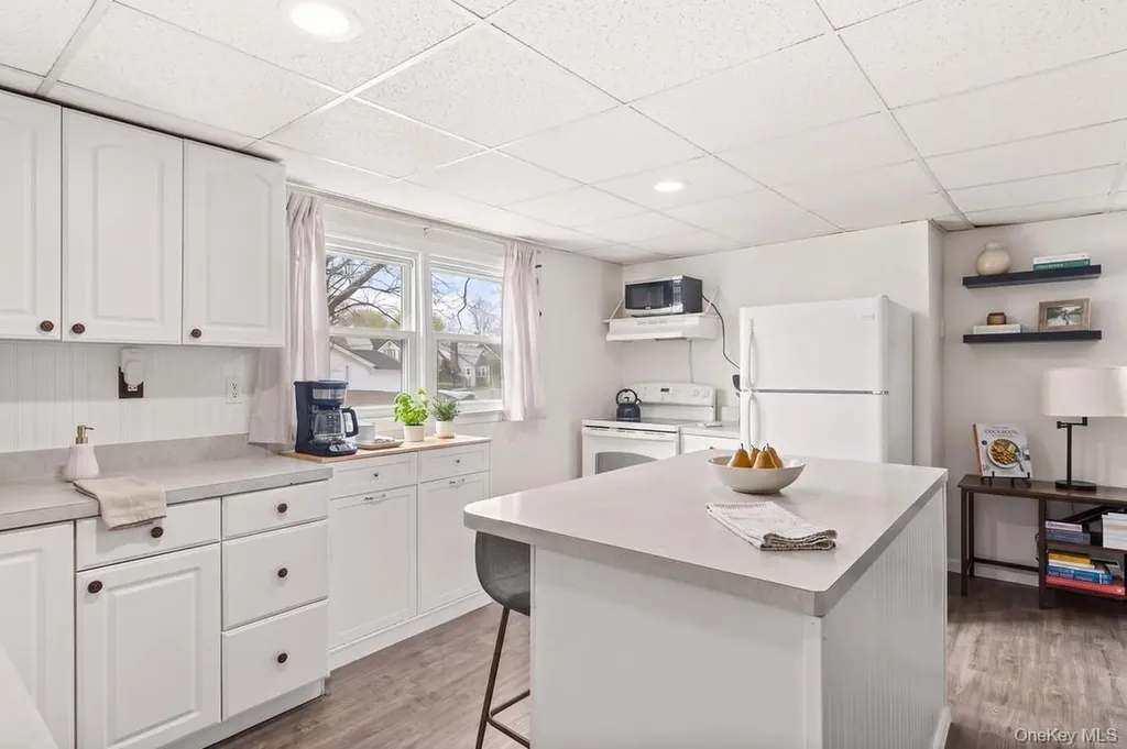 4 Erlwein Court Massapequa NY 11758