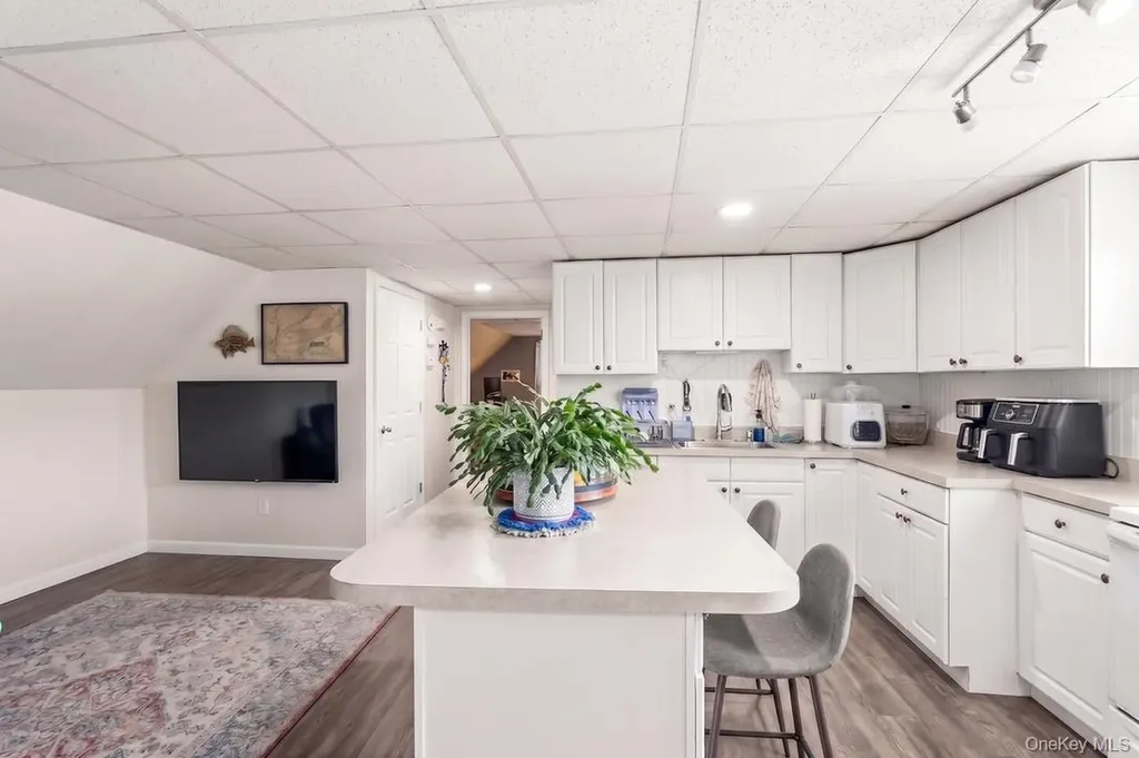 4 Erlwein Court Massapequa NY 11758