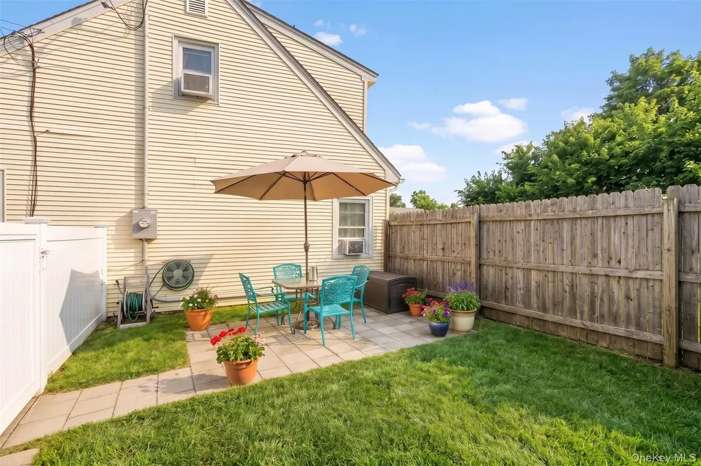 4 Erlwein Court Massapequa NY 11758
