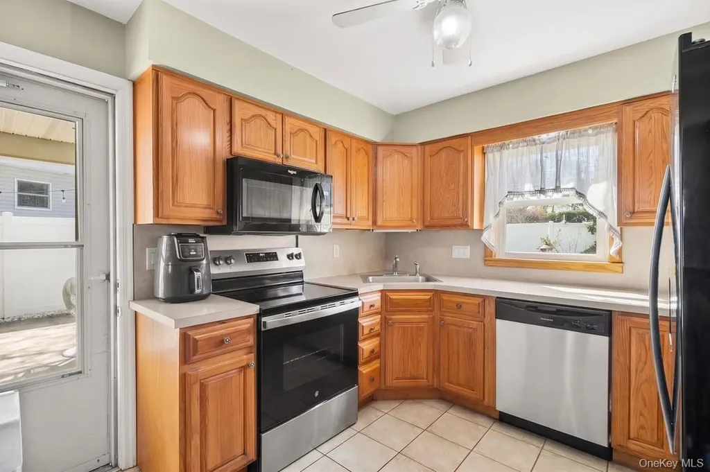 4 Erlwein Court Massapequa NY 11758