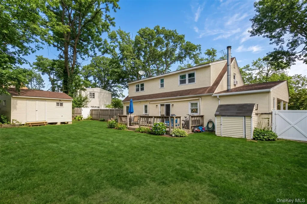 4 Erlwein Court Massapequa NY 11758