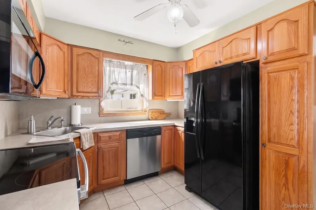 4 Erlwein Court Massapequa NY 11758