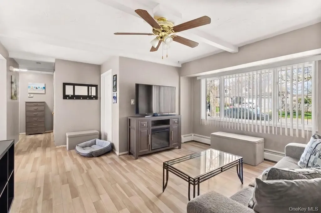 4 Erlwein Court Massapequa NY 11758