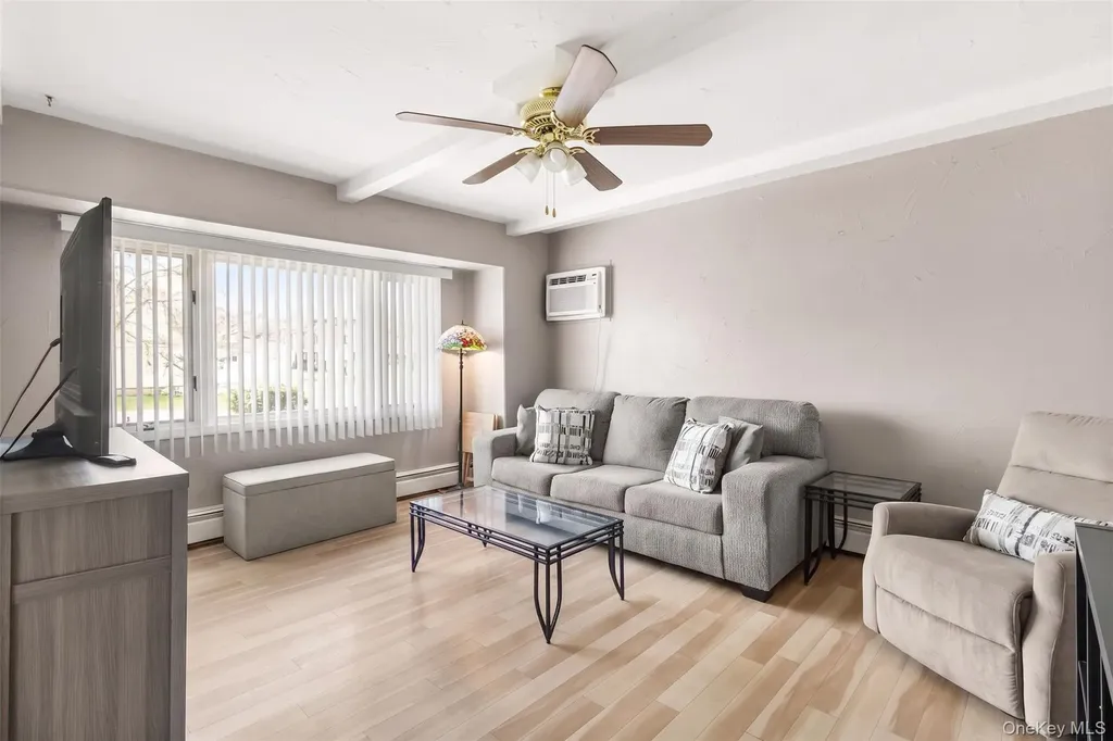 4 Erlwein Court Massapequa NY 11758