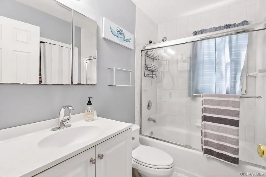 4 Erlwein Court Massapequa NY 11758