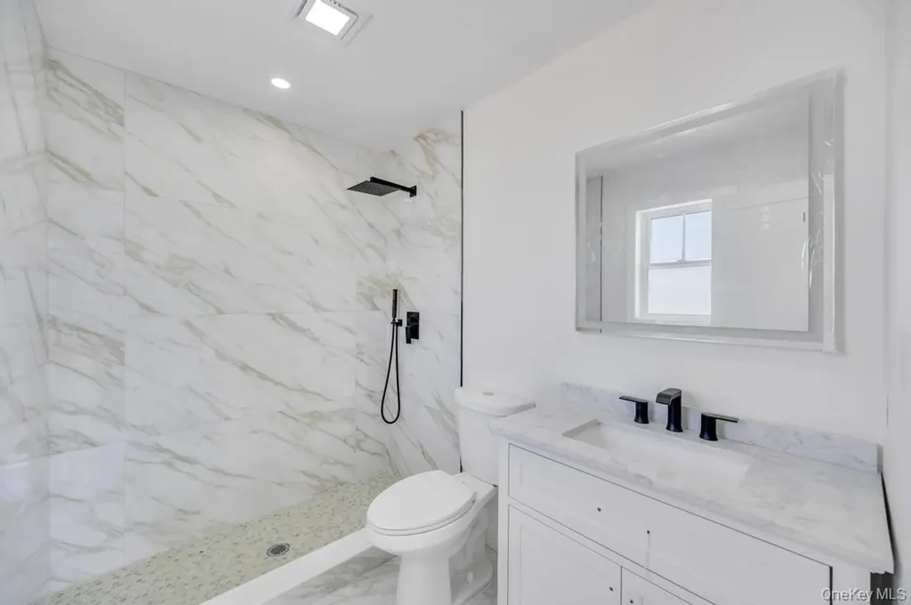 10 8th Avenue East Rockaway NY 11518