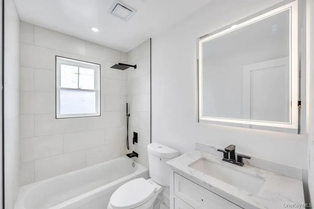 10 8th Avenue East Rockaway NY 11518