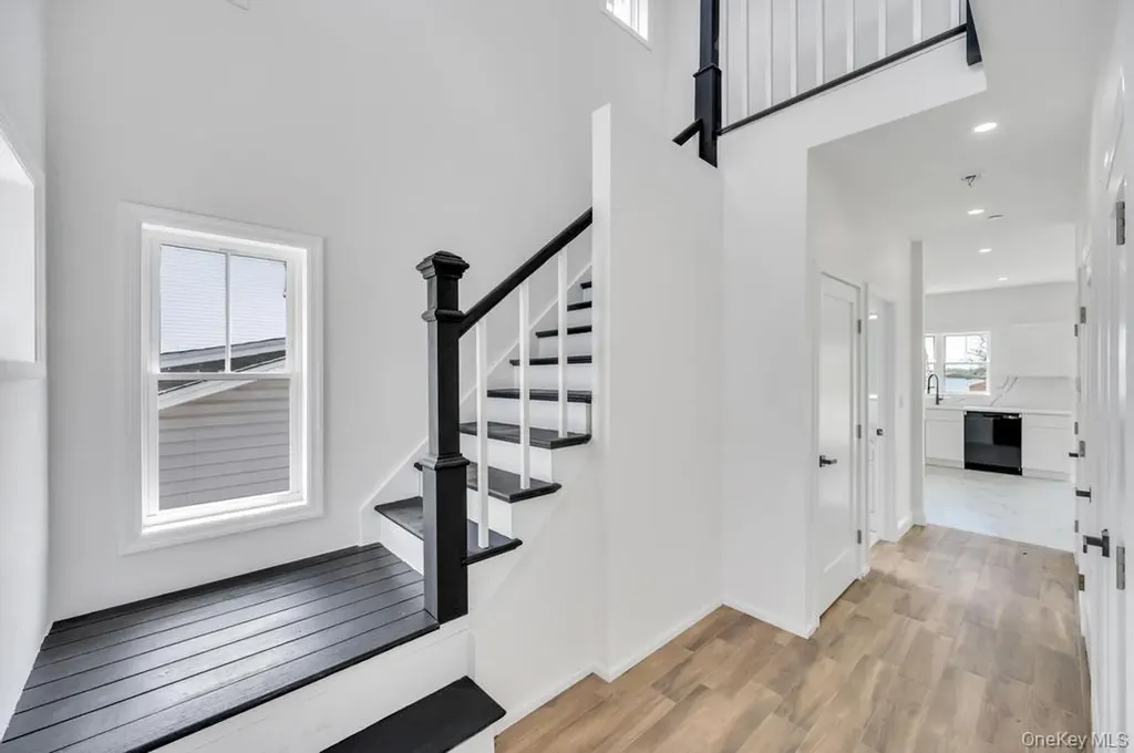 10 8th Avenue East Rockaway NY 11518