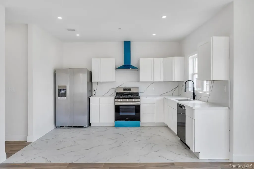 10 8th Avenue East Rockaway NY 11518